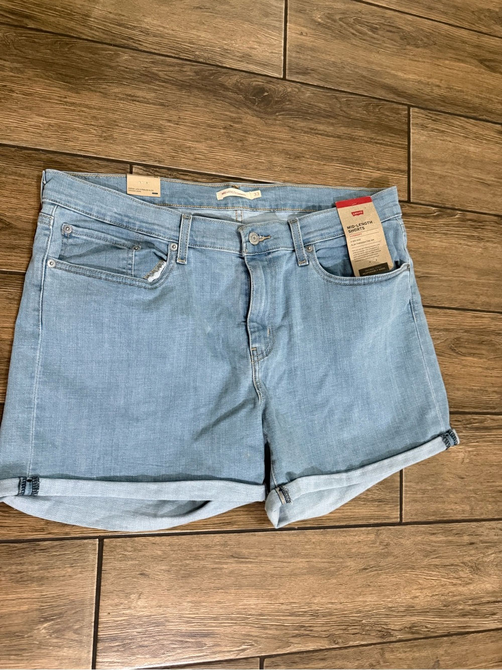 Levi's Mid Length Shorts Women's Sz 33 Blue Mid Rise Cuffed Hem Slim Through Hip